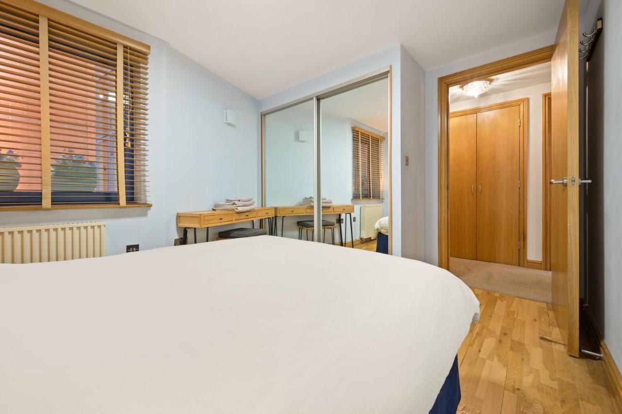 Lovely 2 Double Bedroom Flat With Patio Manchester Esterno foto