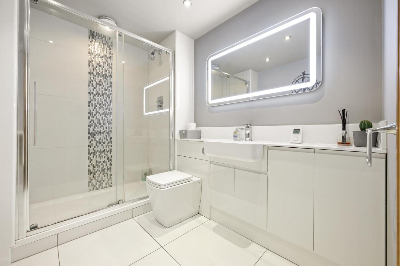 Lovely 2 Double Bedroom Flat With Patio Manchester Esterno foto
