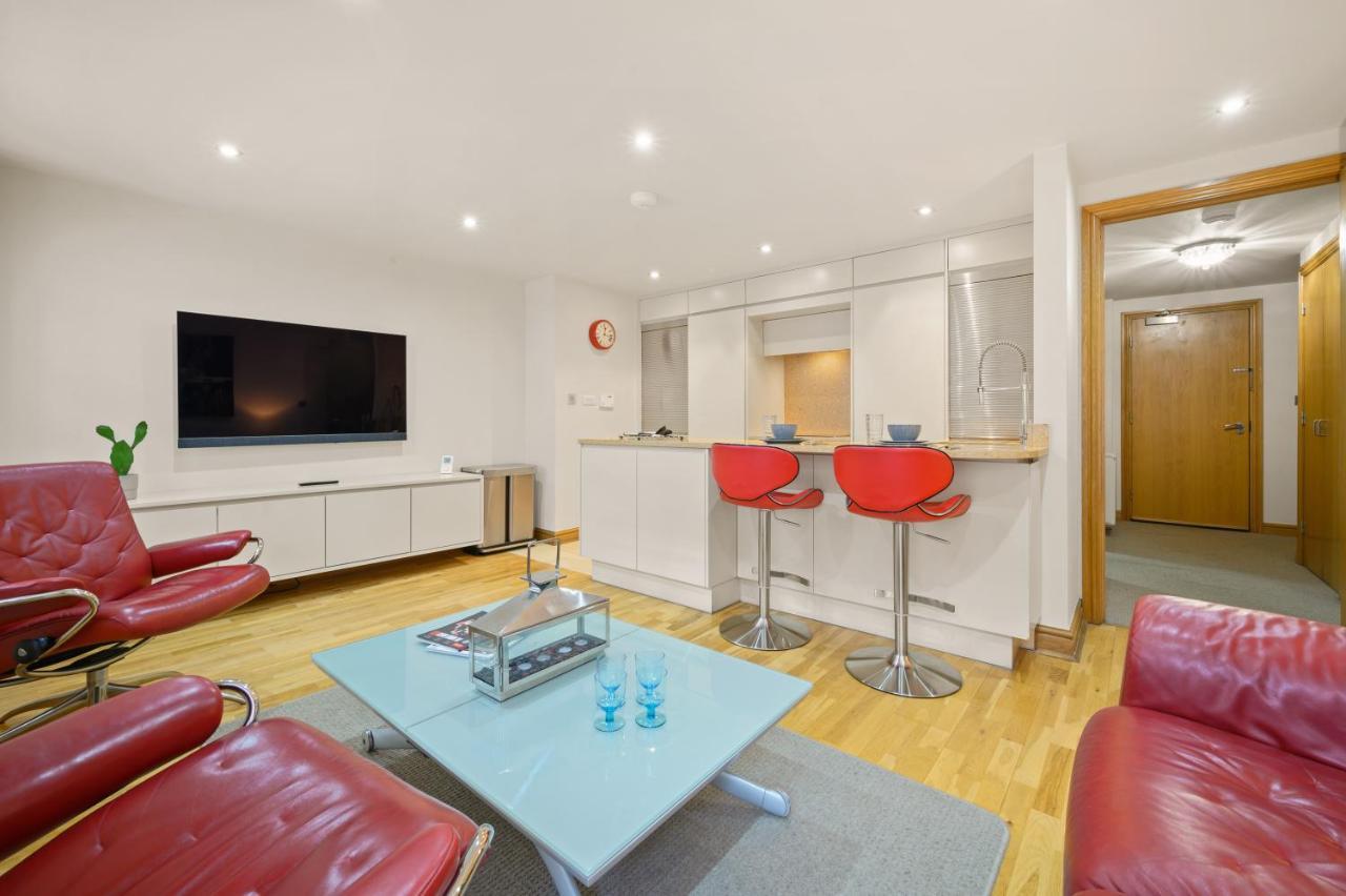Lovely 2 Double Bedroom Flat With Patio Manchester Esterno foto