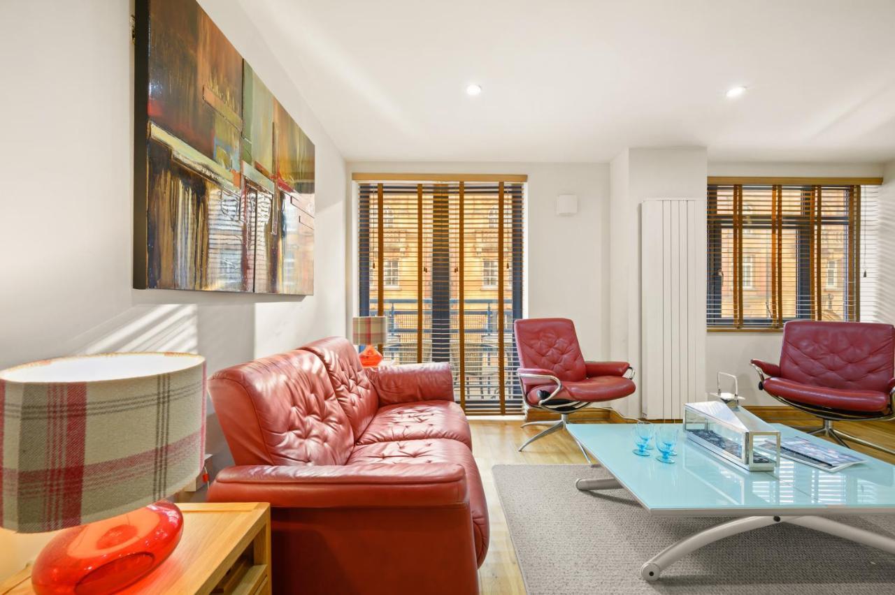 Lovely 2 Double Bedroom Flat With Patio Manchester Esterno foto