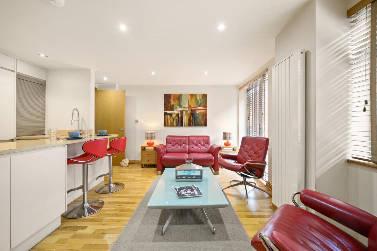 Lovely 2 Double Bedroom Flat With Patio Manchester Esterno foto
