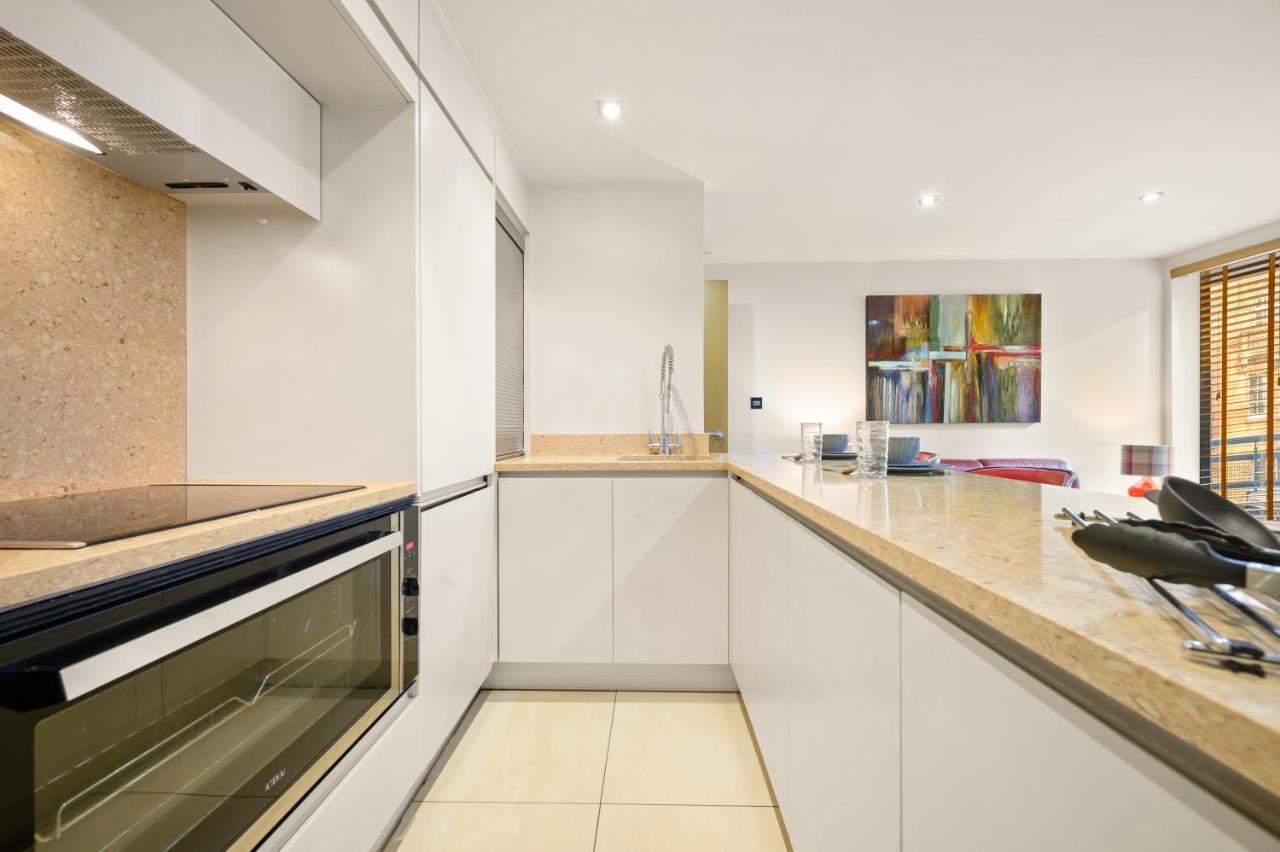 Lovely 2 Double Bedroom Flat With Patio Manchester Esterno foto