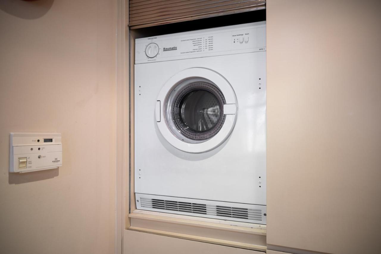 Lovely 2 Double Bedroom Flat With Patio Manchester Esterno foto
